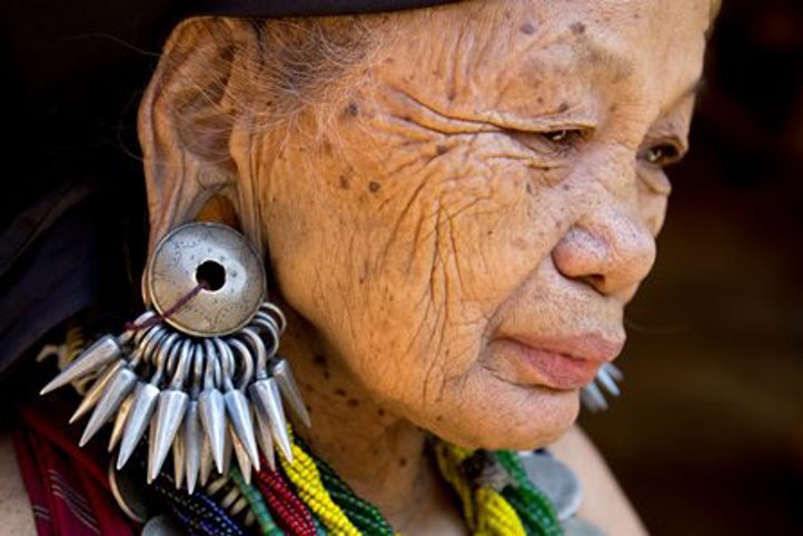 An elderly Karenni refugee woman from Myanmar at Ban Mai Naisoi Temporary Shelter in Thailand.