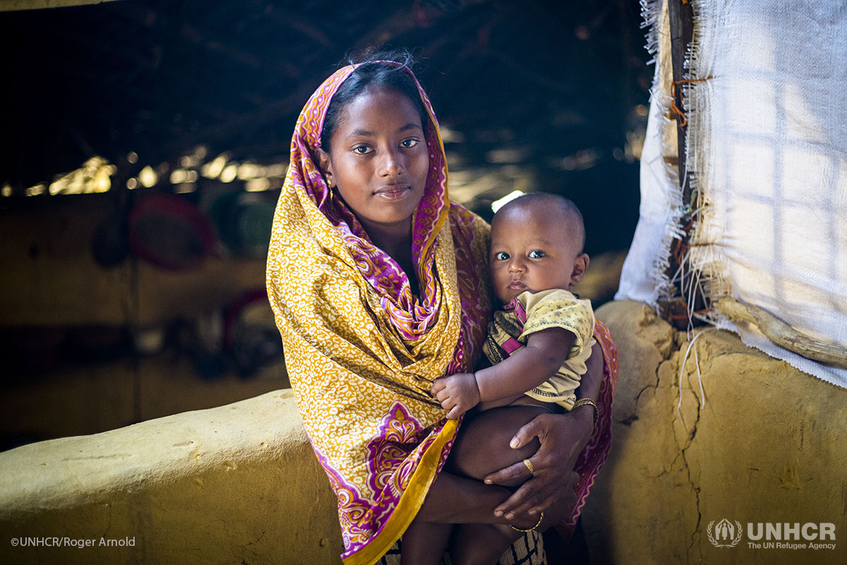 Samira Akter, 20, uses the money she saves from receiving UNHCR’s compressed rice husk fuel to buy food, medicine and goods in the market at Kutupalong camp.