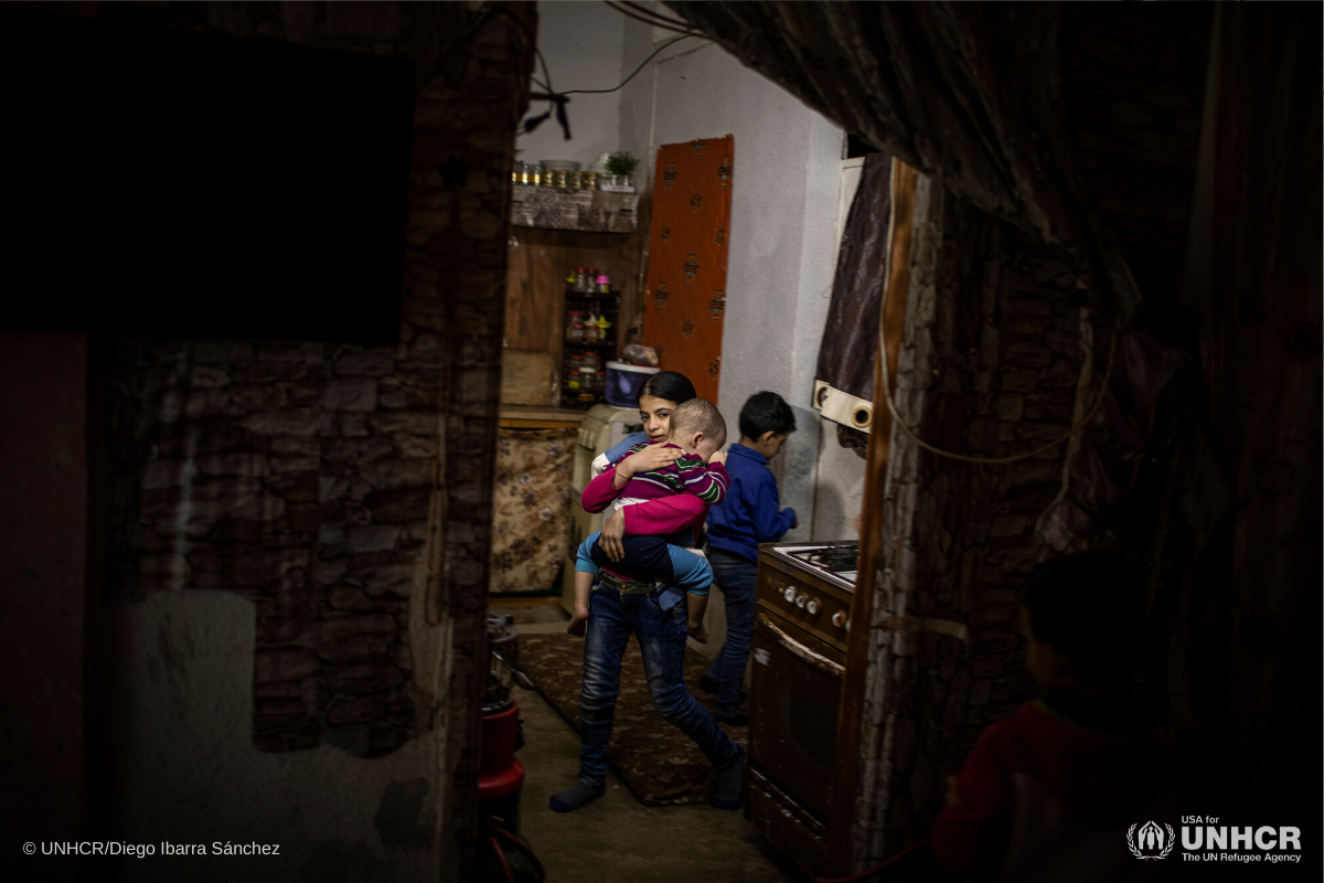 Syrian-girl-with-siblings