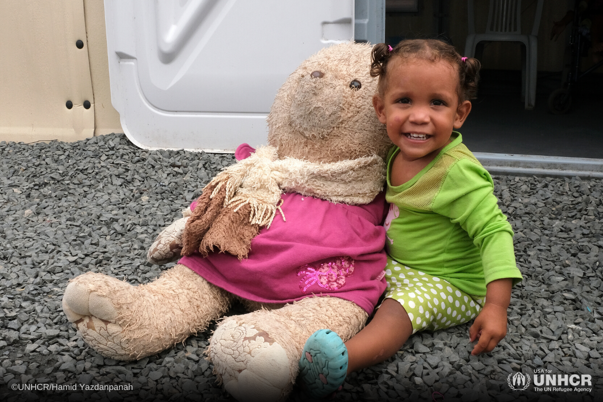 Venezuelan-girl-with-bear