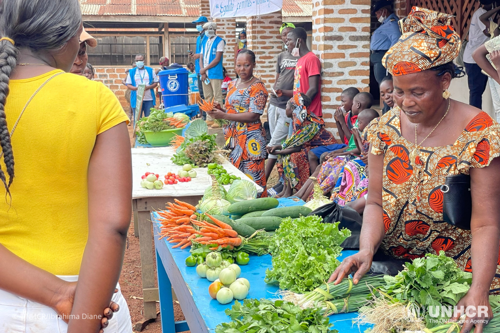 Refugee women feeding the host community in Betou 